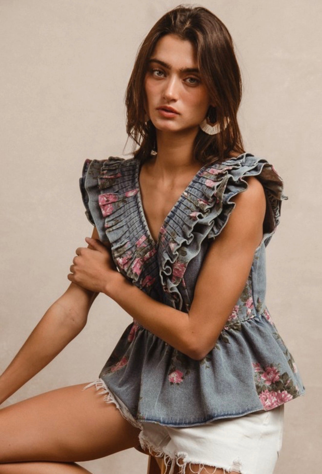 Washed flower print v-neck
