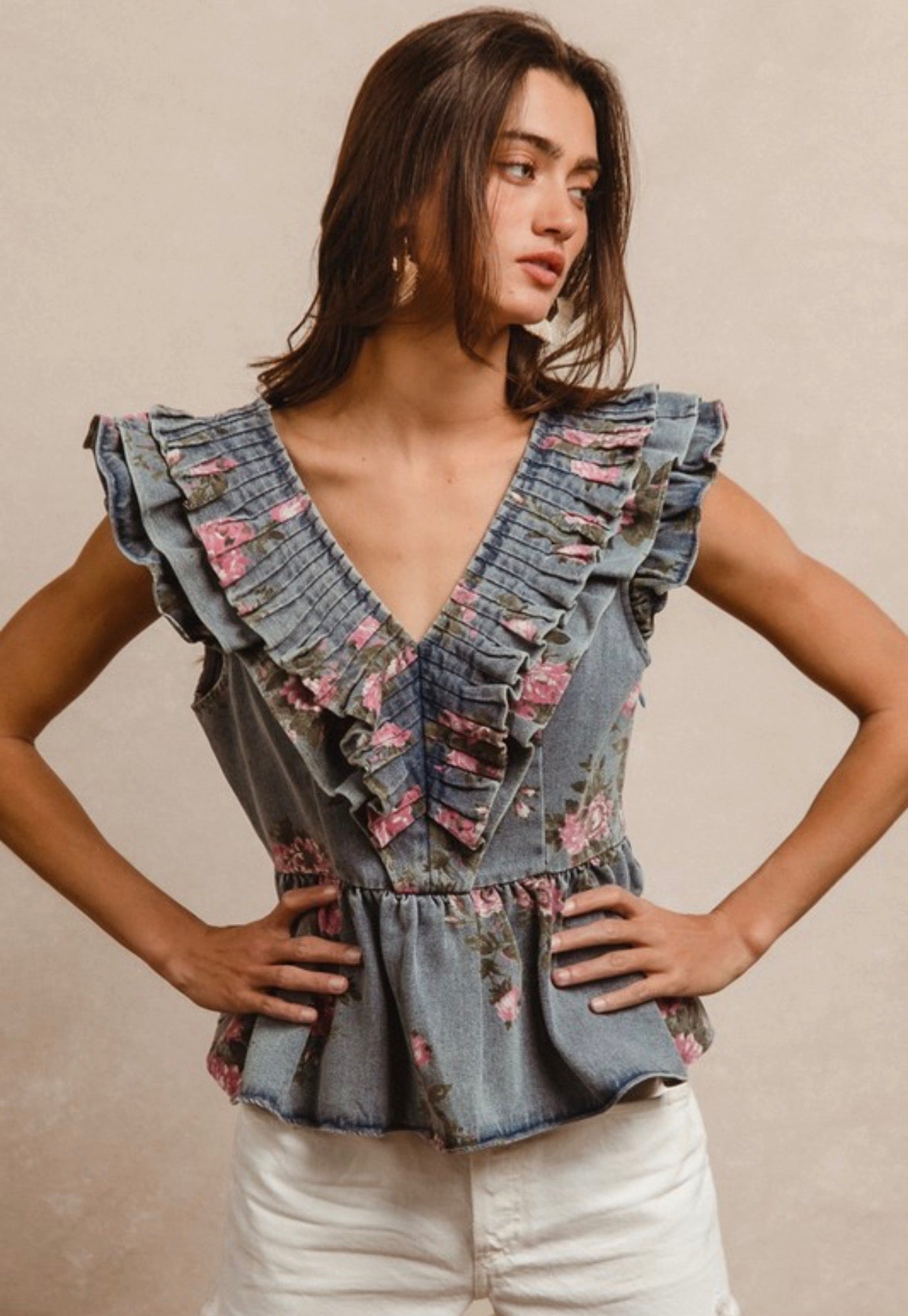 Washed flower print v-neck